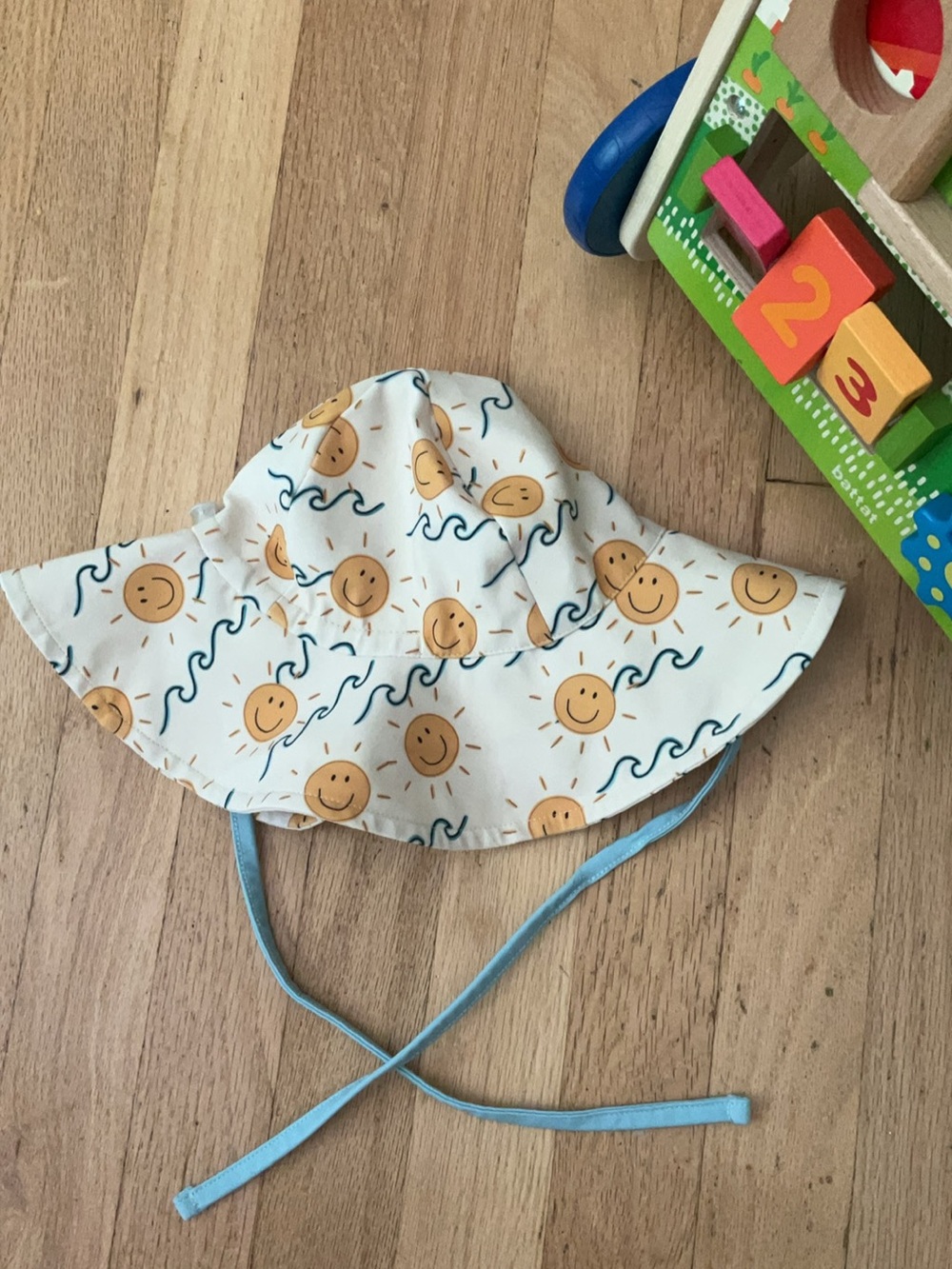 Caden Lane Cream Sun-Print Baby Bucket Hat with Teal Ties